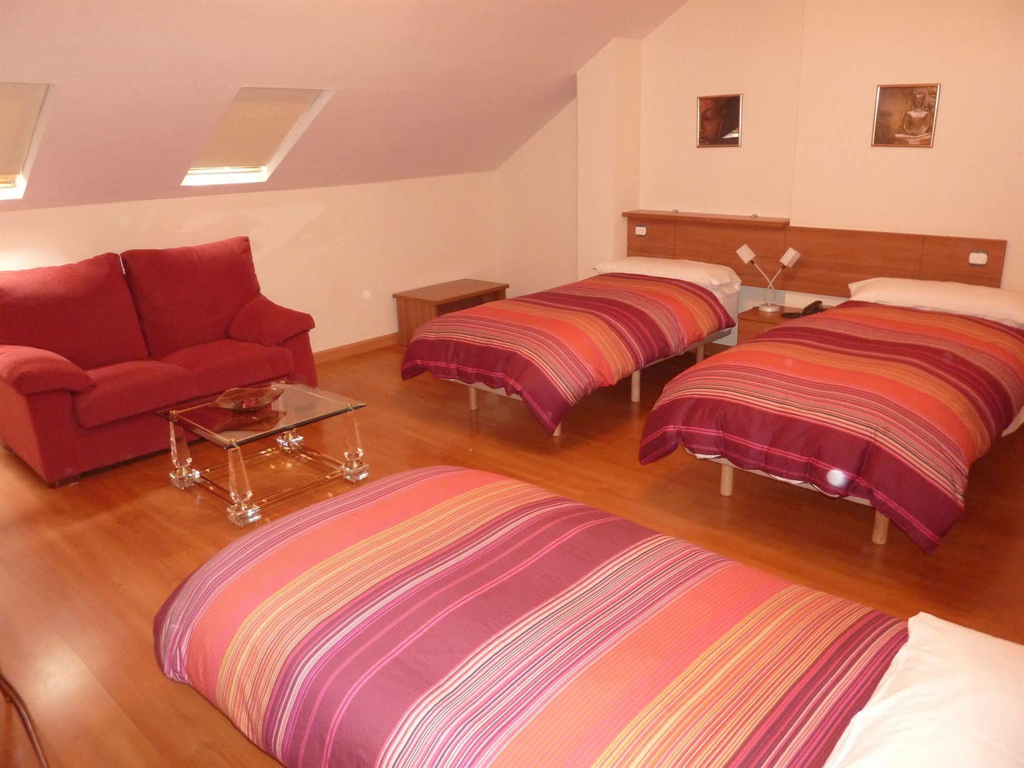 Hostal La Morada La Cisterniga Luaran gambar