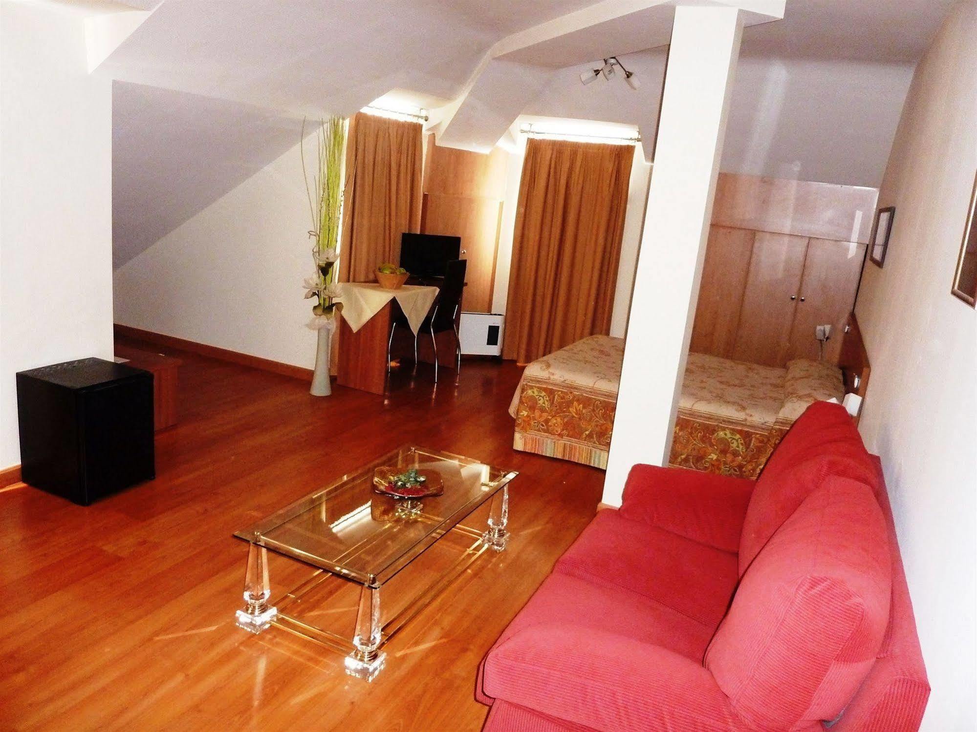 Hostal La Morada La Cisterniga Luaran gambar