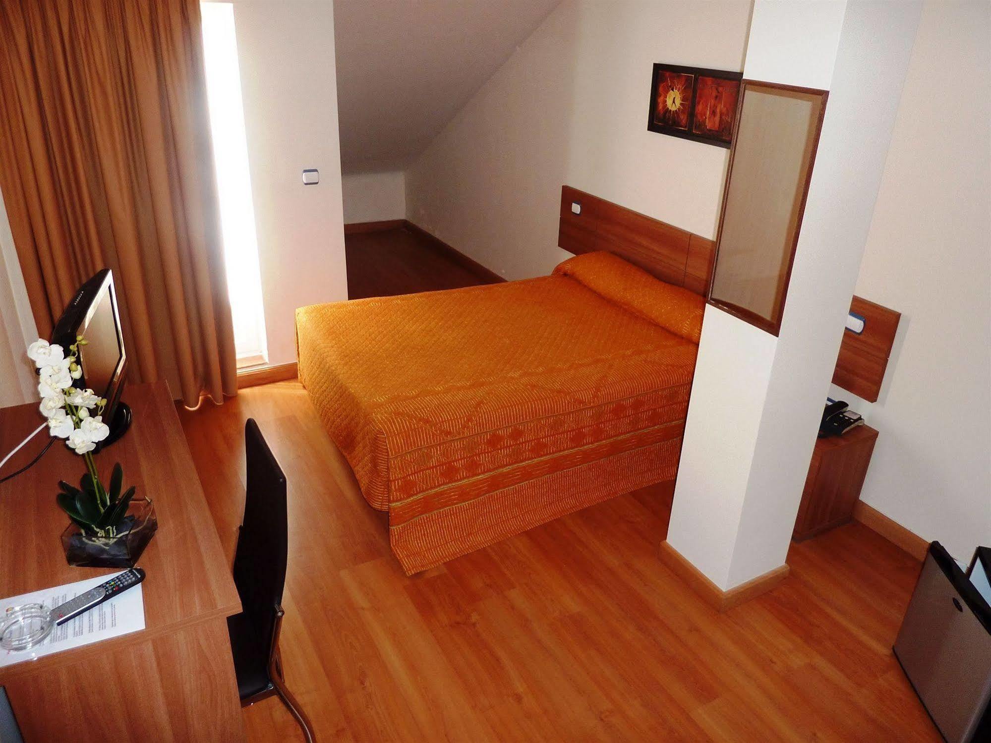 Hostal La Morada La Cisterniga Luaran gambar