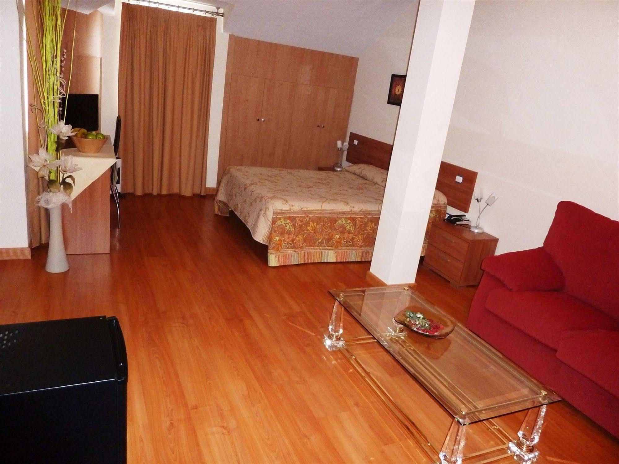 Hostal La Morada La Cisterniga Luaran gambar